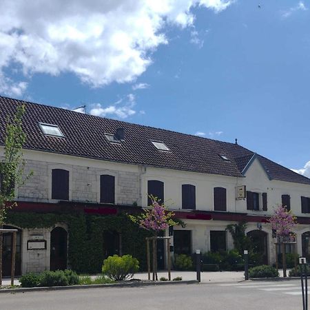 Auberge D'Ici Et D'Ailleurs Cressensac-Sarrazac Exterior photo