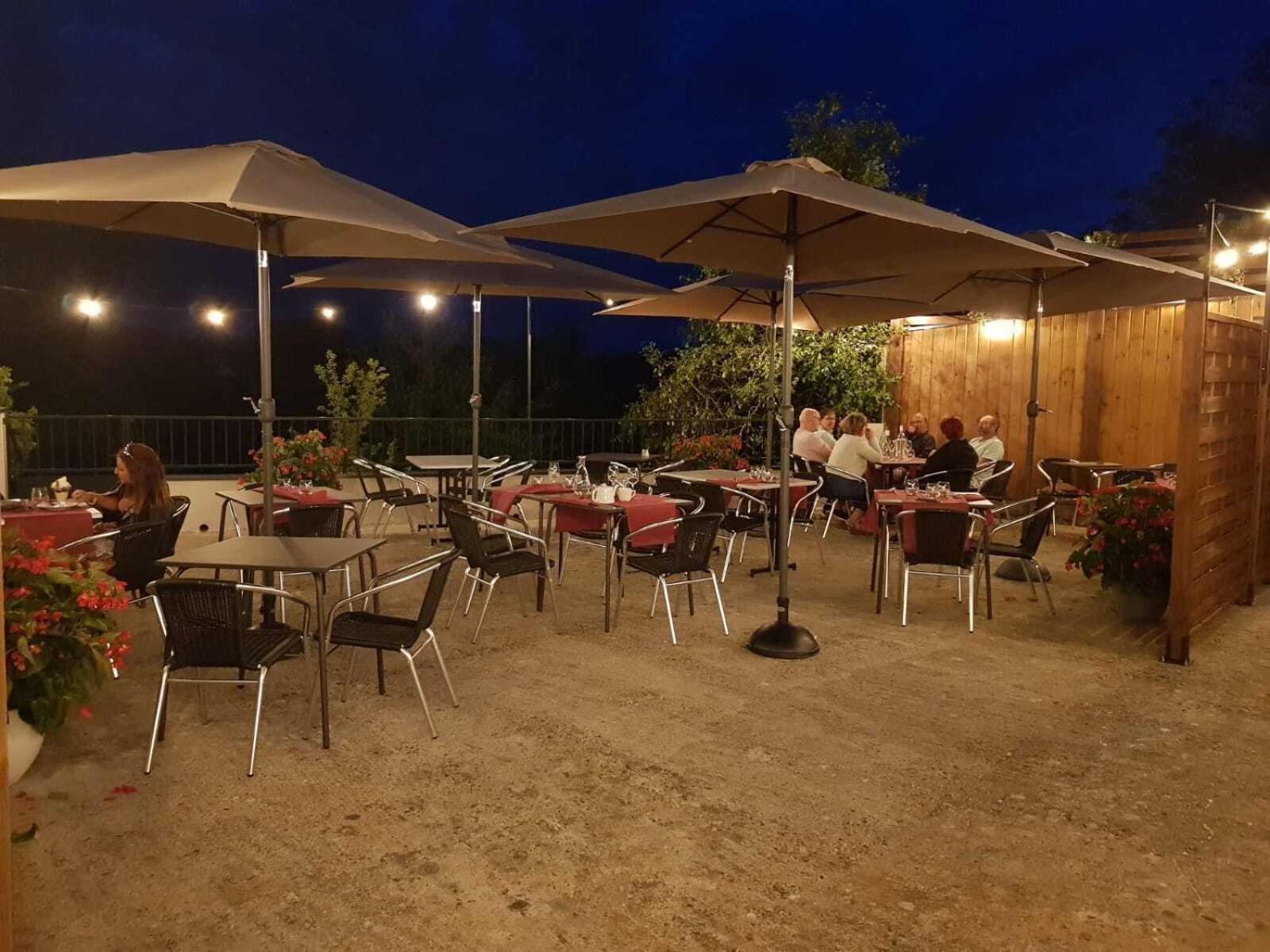 Auberge D'Ici Et D'Ailleurs Cressensac-Sarrazac Exterior photo